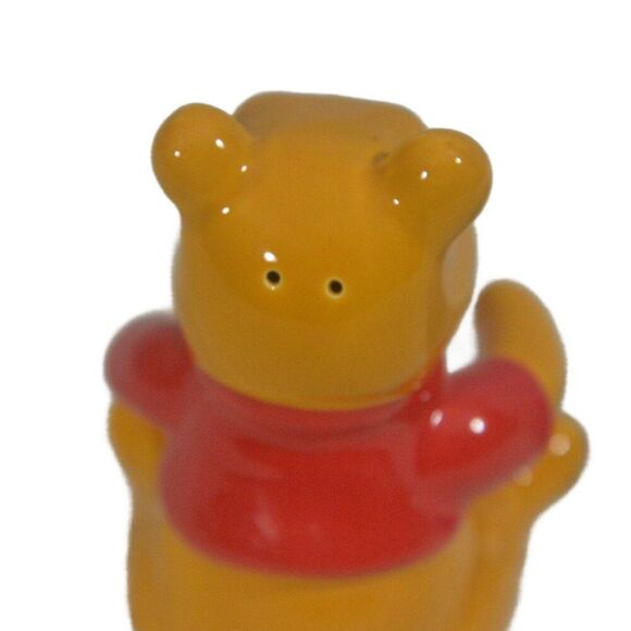 Disney Winnie the Pooh and his Hunny Pot Ceramic Salt and Pepper Shakers - Picture 5 of 5
